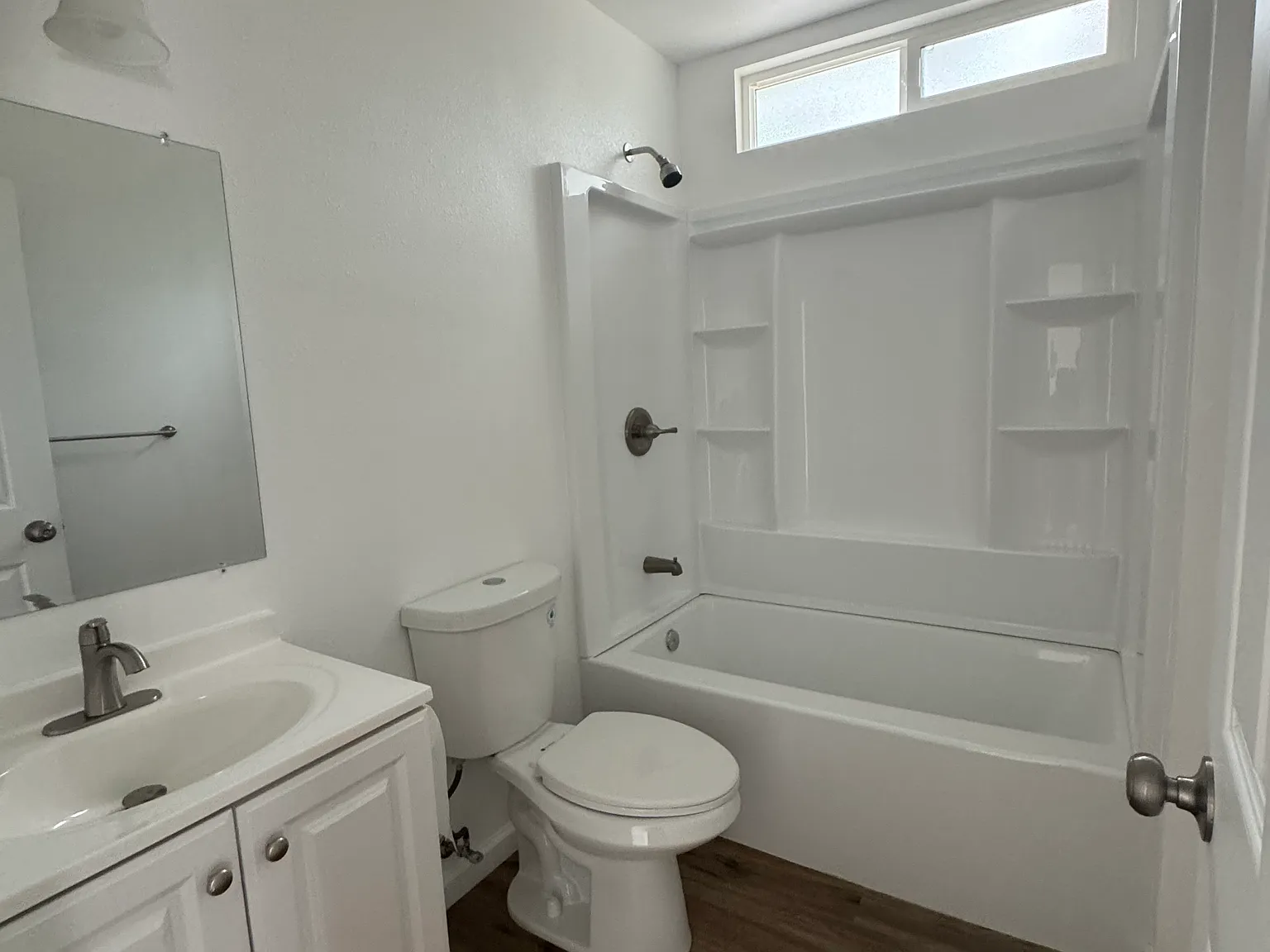 2 bed, 575 sqft, $3,300 — Photo 3