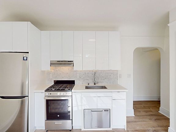 5th image of 3270 21st St #206