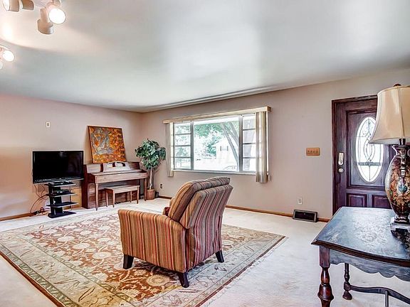 5th image of 4287 Sidway Ave