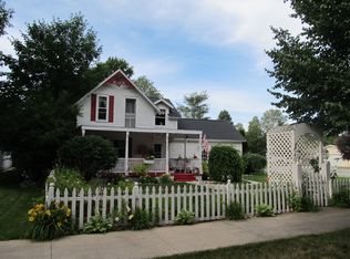 593 E Lake St, Harbor Springs, MI 49740