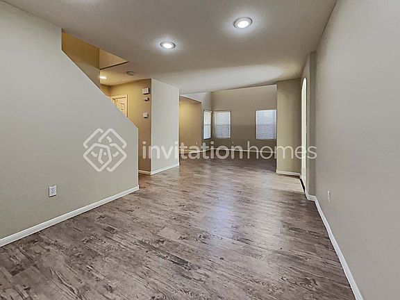5th image of 5688 Woods Crossing St