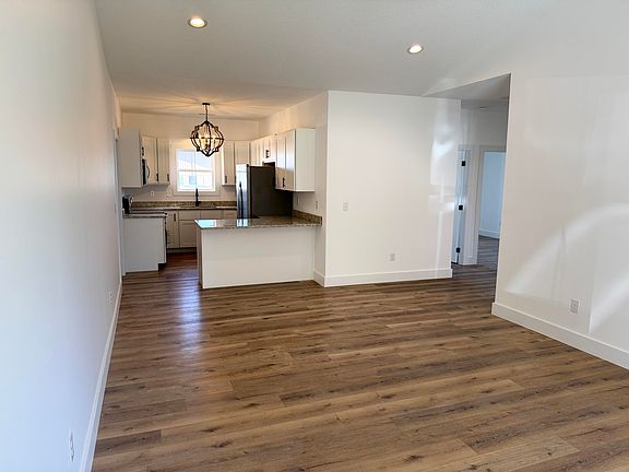 5th image of 129 Johnson Dr