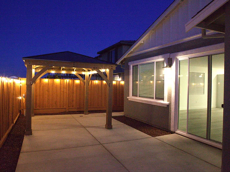2649 Dashwood St — Photo 25