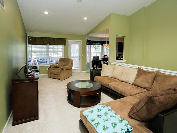 2651 green oak ln-104