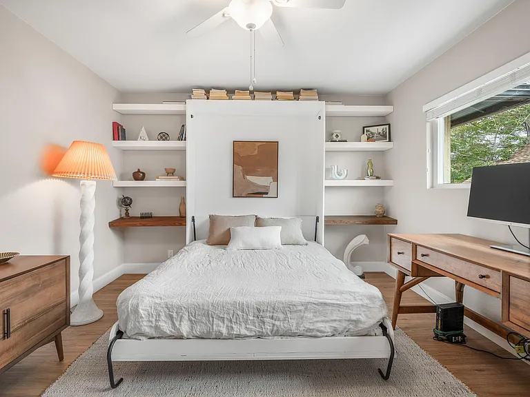 3821 Albatross St — Photo 32