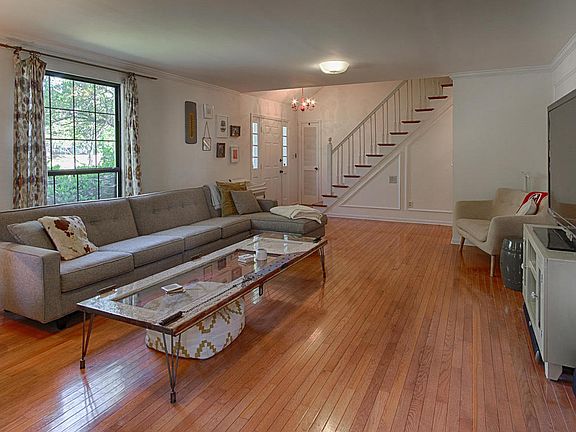4th image of 1320 Beacon Hill Ln
