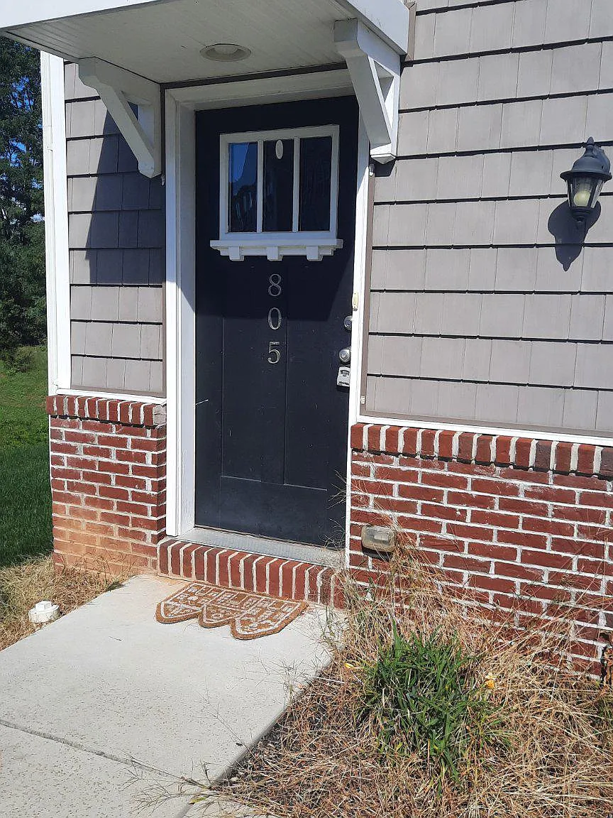 3 bed, 2.5 bath, 2027 sqft, $2,010 — Photo 2