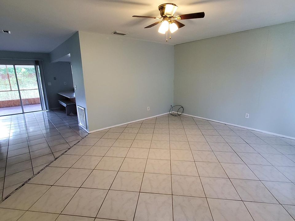 2nd image of 1302 SE Larose Ct