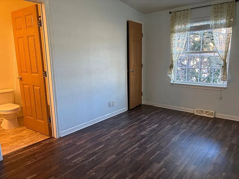 711 Clark Street Duplex — Photo 10