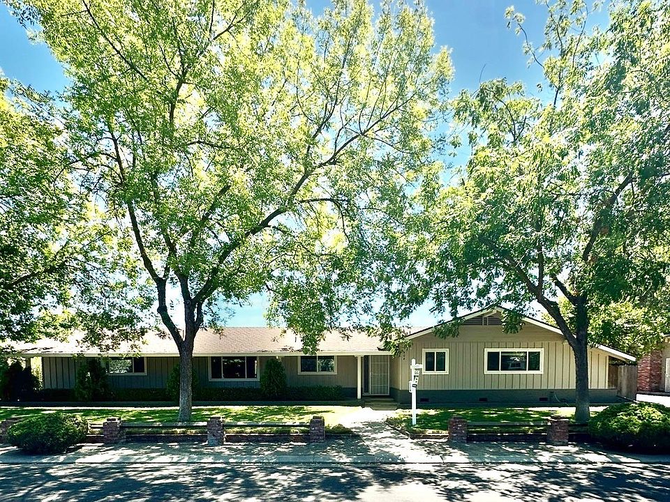 1st image of 404 Robin Hood Dr