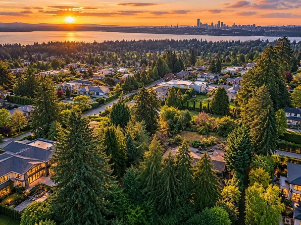 2023 92 Avenue NE, Clyde Hill, WA 98004