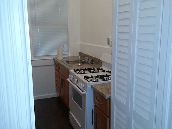 4th image of 231 E Blithedale Ave