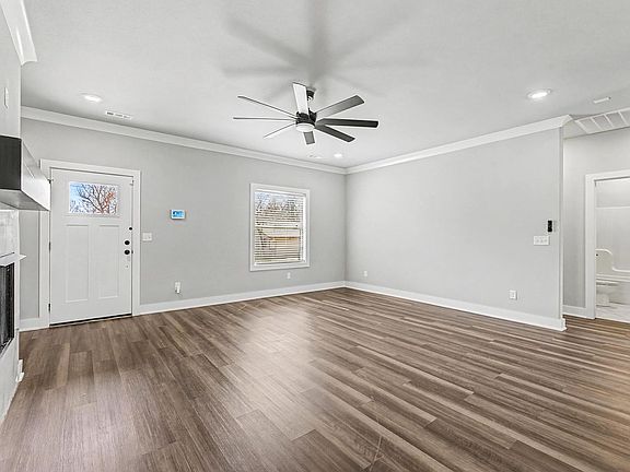 3rd image of 2 Creetown Ln