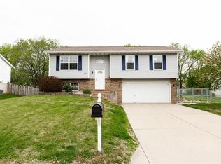 2316 Holiday Ln, Maryville, IL