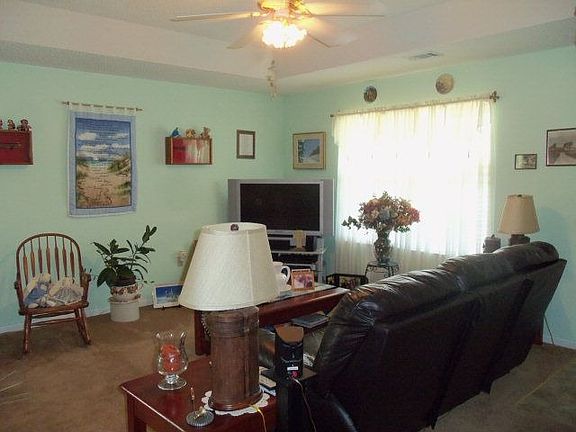 3rd image of 16 NE Mary Ct