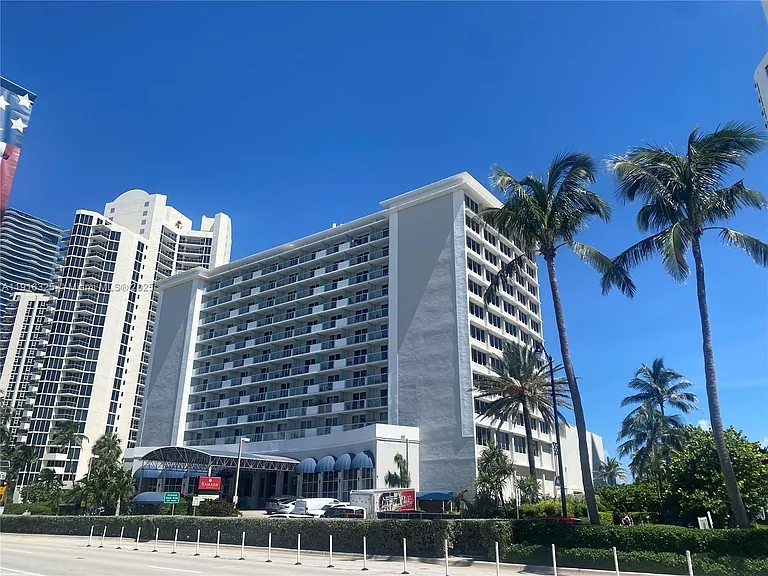 19201 Collins Ave #733 — Photo 15