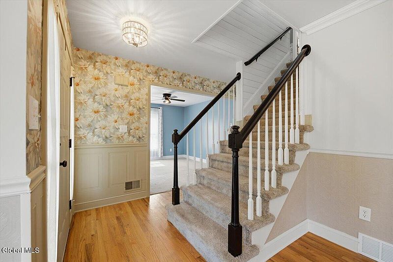 3rd image of 6 Wildwood Lane