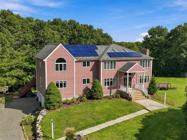 35 Striper Cir, Dartmouth, MA 02747