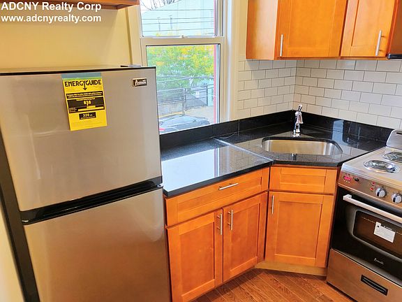 2nd image of 1451 Saint Lawrence Ave