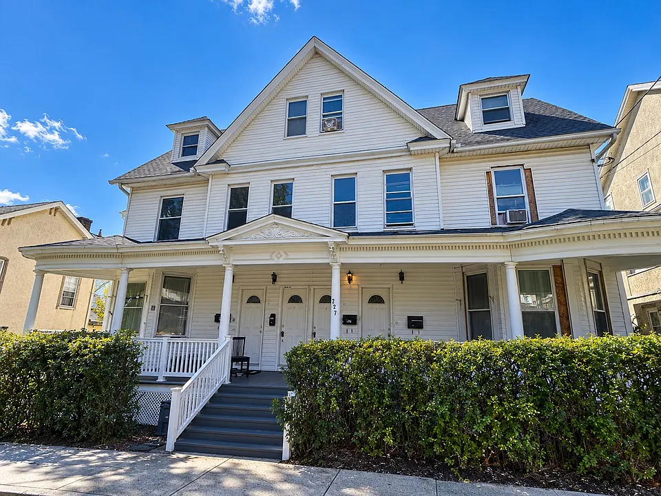 925-927 Oxford St #2
