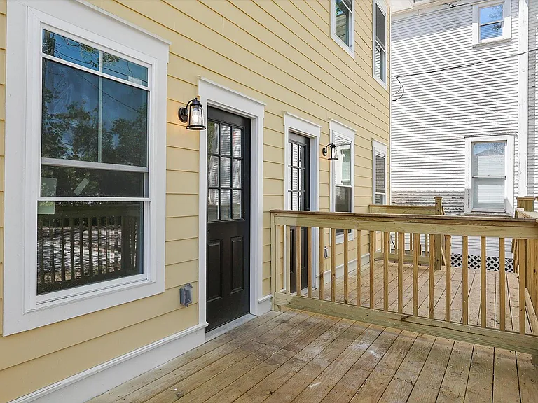 658 E Henry St — Photo 35