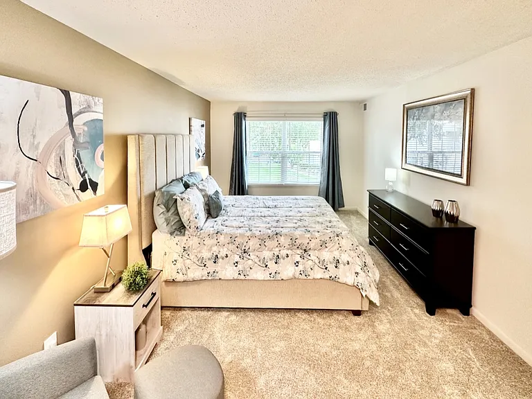 Willow Lake Apartments — Photo 16