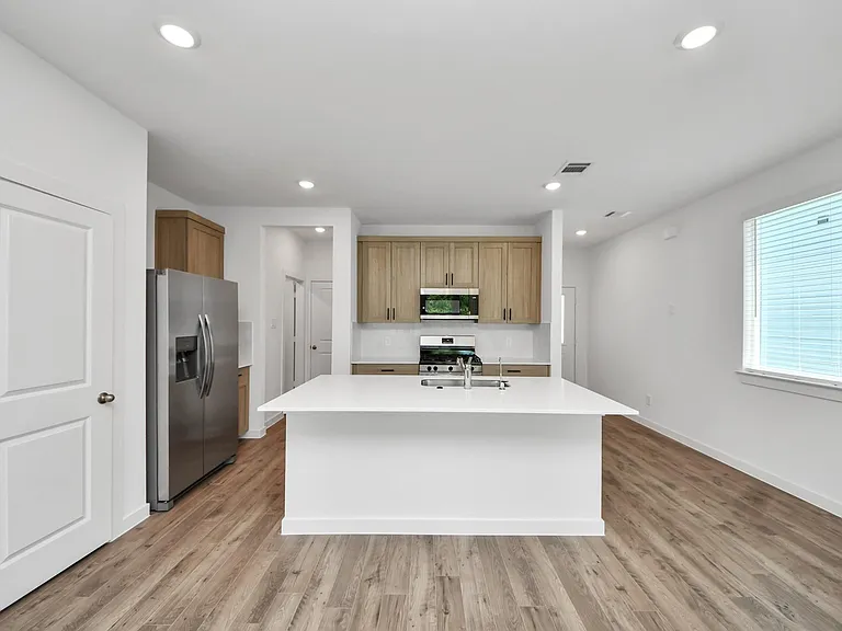 1918 Olivos St — Photo 12