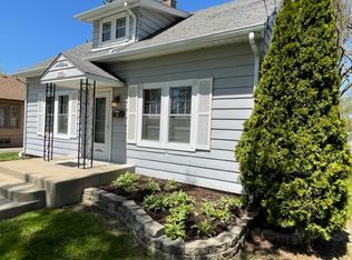 1009 Prairie St, Aurora, IL 60506