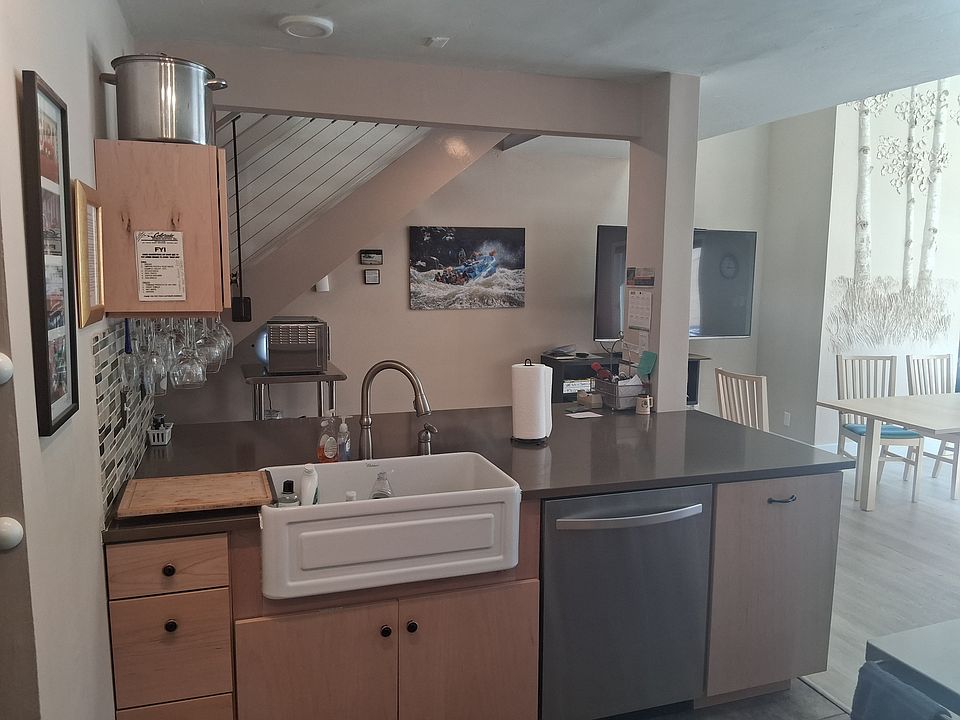 Kitchen countertop with farm sink