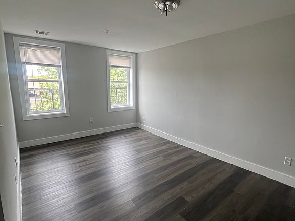 2nd image of 175 Munn Ave #33