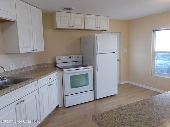 3rd image of 932 Cashew Cir