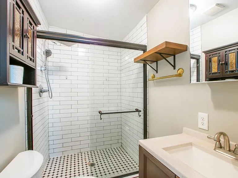 592 Martin St SE — Photo 10