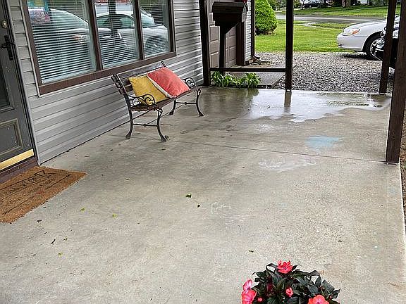 4th image of 1005 Harney Dr