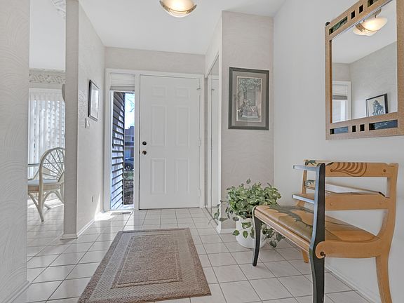 4th image of 924 Hidden Lake Dr #924