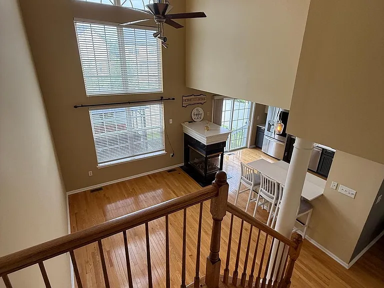 233 Fountayne Ln — Photo 14