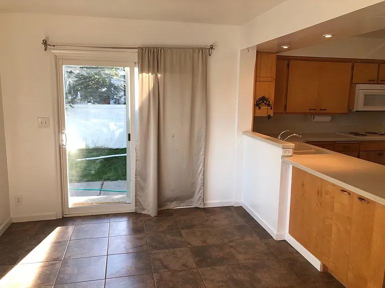 1412 Avenue D — Photo 5