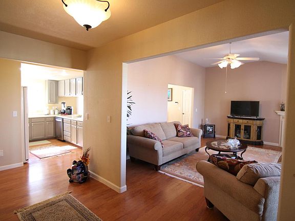 4th image of 892 Sunrise Blvd