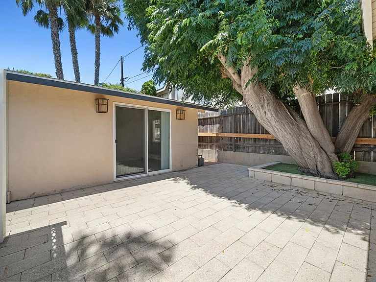 2545 Elden Ave — Photo 12