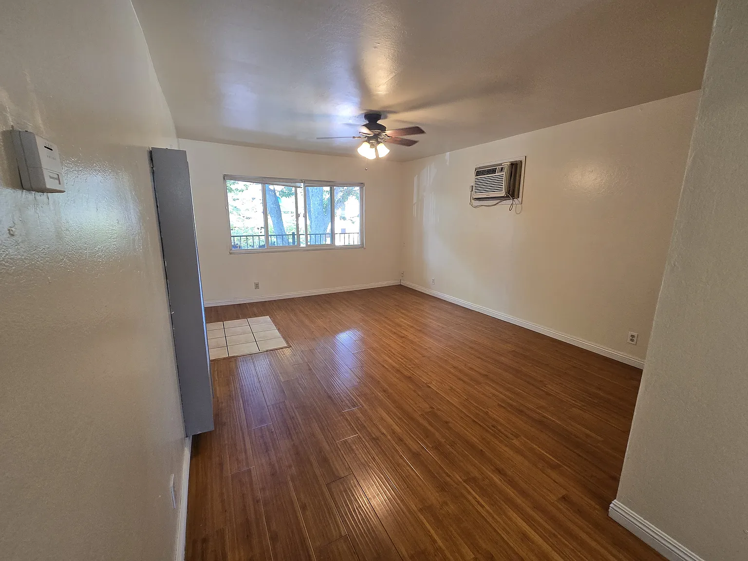 Studio, 350 sqft, $1,200 — Photo 4