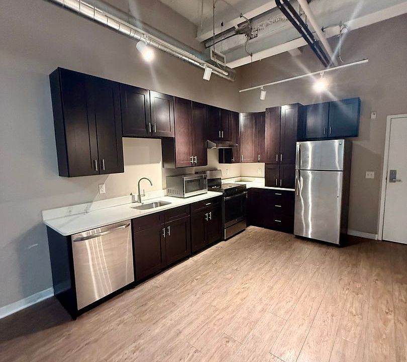 1st image of 124-128 W Union Blvd #105