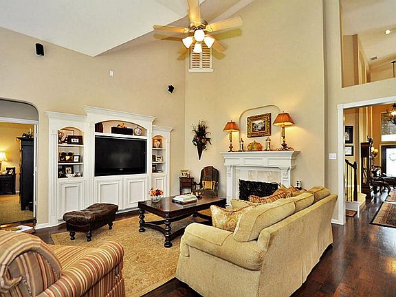 HIGH CEILINGS IN THE FAMILY ROOM WITH BUILT IN ENTERTAINMENT CENTER AND SURROUND SOUND AVAILABLE