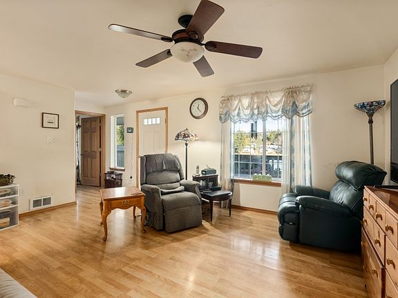 5th image of 1330 SE Crescent Dr