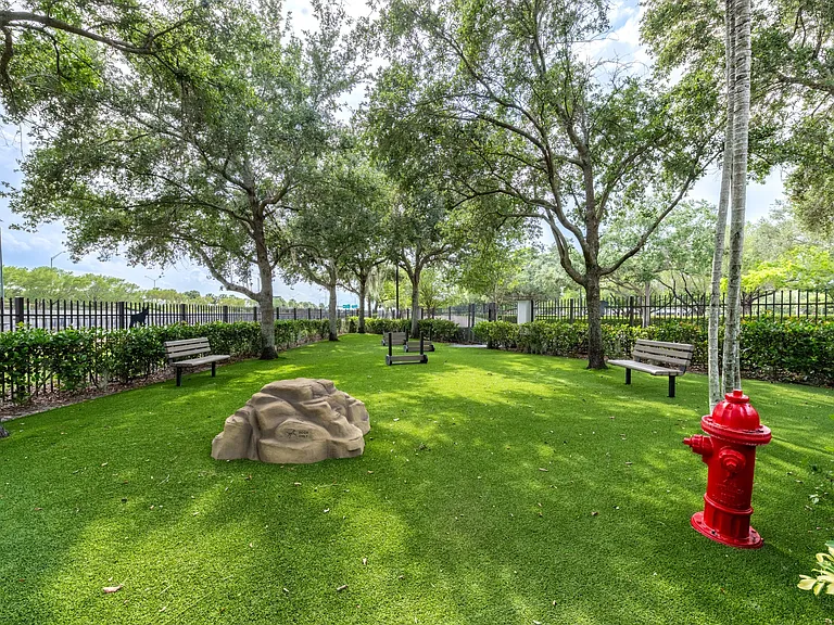 Onsite Dog Park and Play Area at One Plantation Apartments in Plantation, FL 33324
