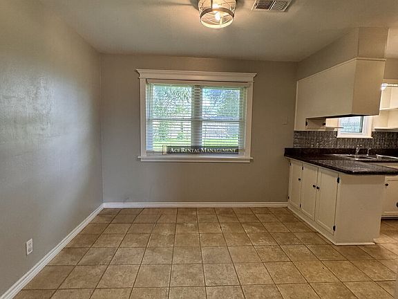 4th image of 2704 Avenue N