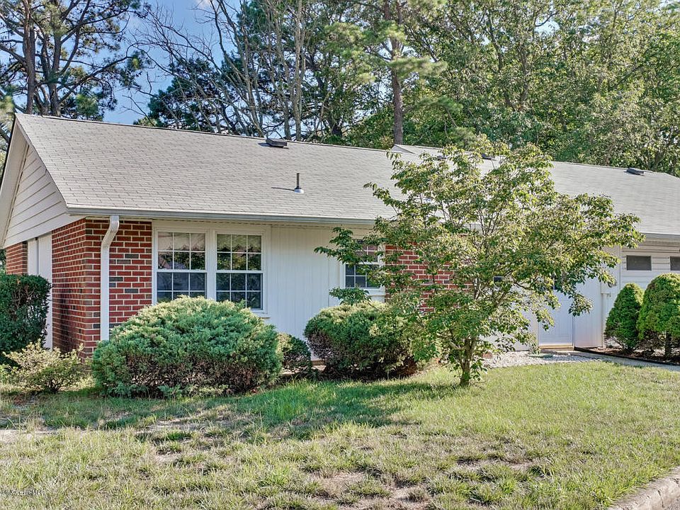 1st image of 805D Balmoral Ct
