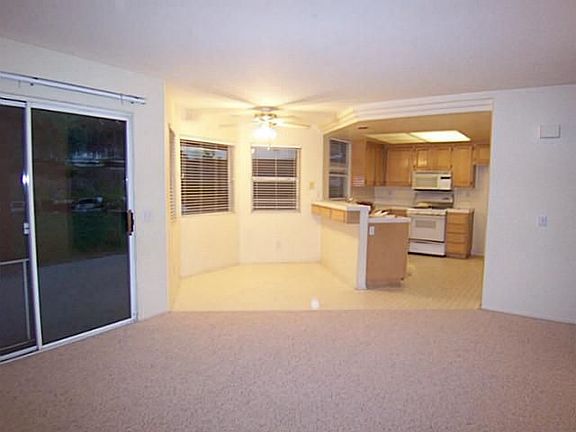 5th image of 267 Royal Glen Dr