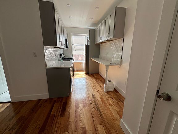 2nd image of 826 Arnow Ave #2R