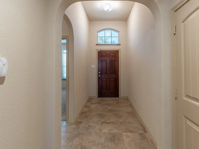 1117 Alnwick Ln — Photo 2