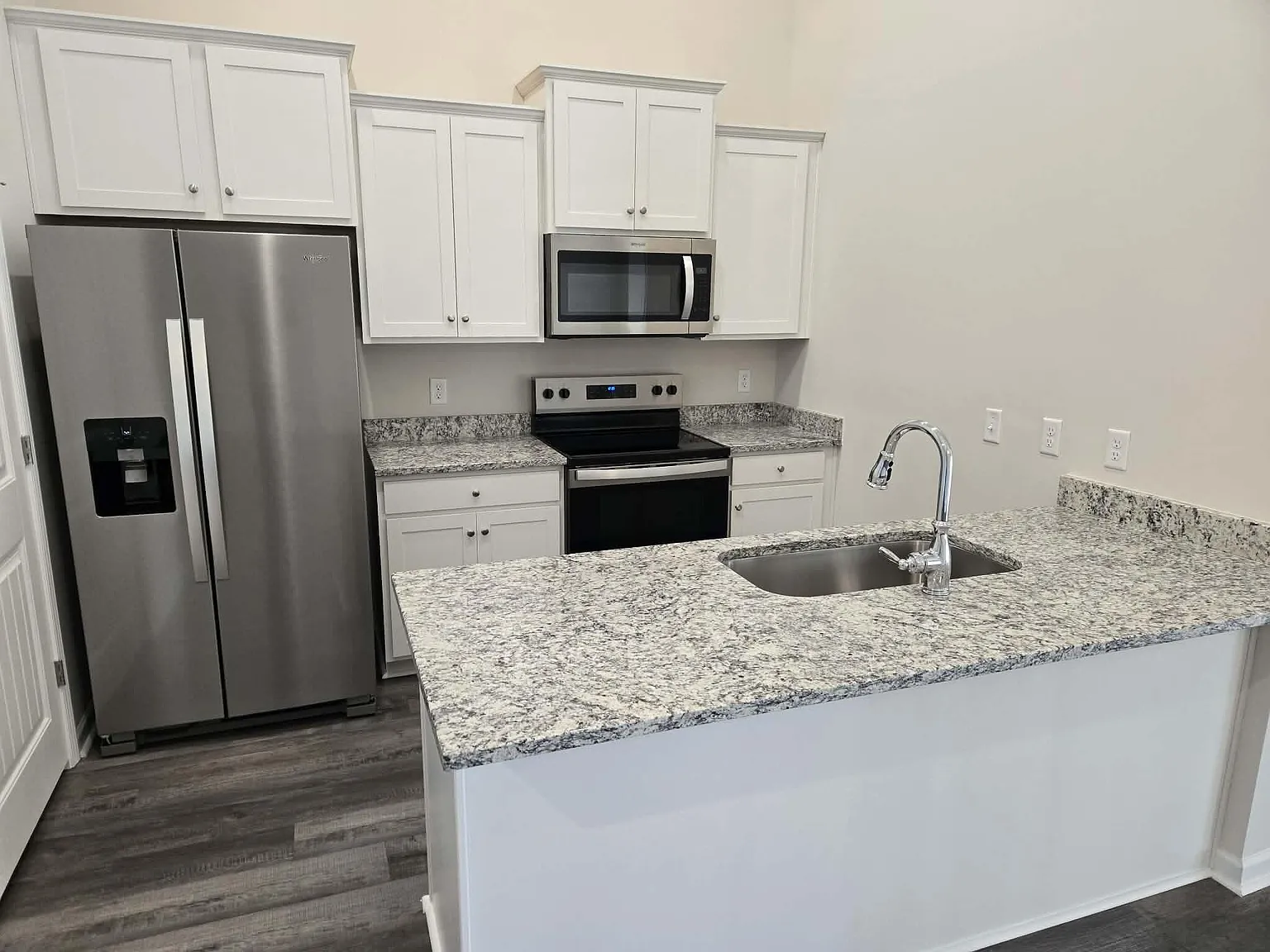 3 bed, 3.0 bath, 1551 sqft, $1,900 — Photo 4
