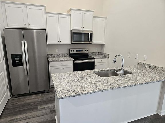 4th image of 966 Manitou Cir